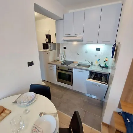 Apartment Near The Veronika Zambratija (Istria)